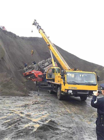 灵山上犹道路救援